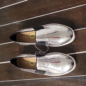 DKNY Metallic Slip on Sneaker Sz. 9 NEW